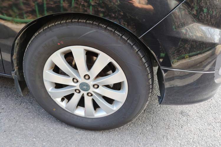 Used JAC Refine M5 2013 2.0T Gasoline Automatic Business Edition