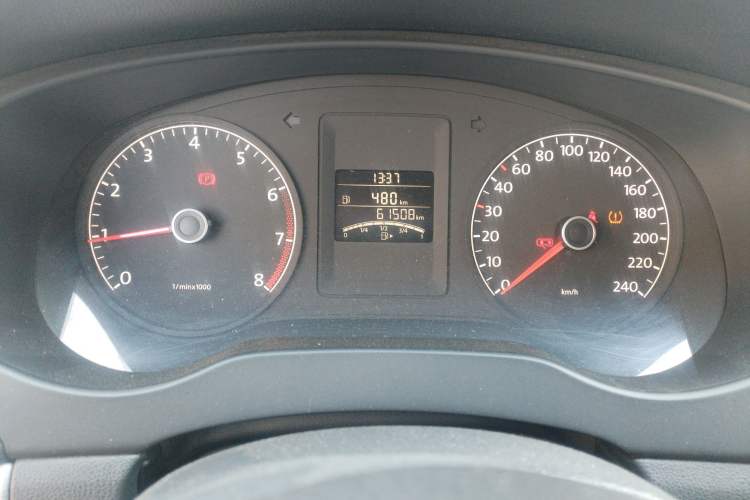 Used Volkswagen Sagitar 2014 1.6L Manual Comfort Model Odometer Close Up