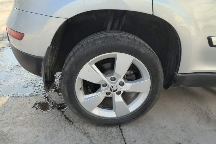 Used Skoda Yeti 2014 1.4TSI DSG Explorer Edition Right Rear Wheel Hub