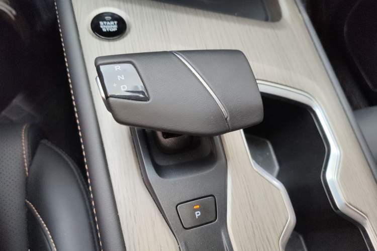 Used CHANGAN X7 PLUS 2024 1.5T Automatic Luxury 7-Seater Gear Lever