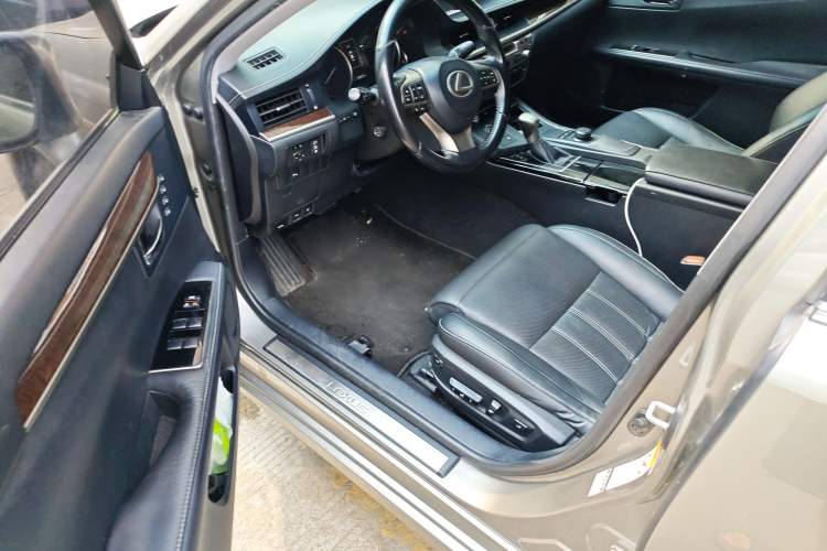 Used Lexus ES 2015 250 Elegant Edition Driver Seat