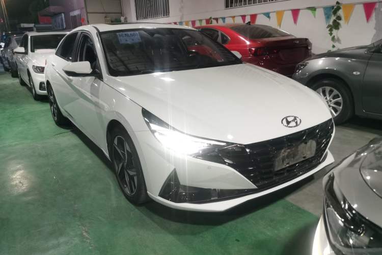 Used Hyundai Elantra 2022 1.5L CVT LUX Prestige Edition Front Right 45 Deg