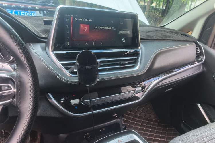 Used SAIC MAXUS G20 2020 2.0T Gasoline Automatic Luxury Edition Audio And AC Panel