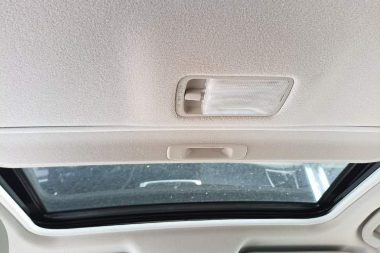 Used Nissan Sylphy 2019 1.6XV CVT Smart Connect Luxury Edition China VI Standard Headliner