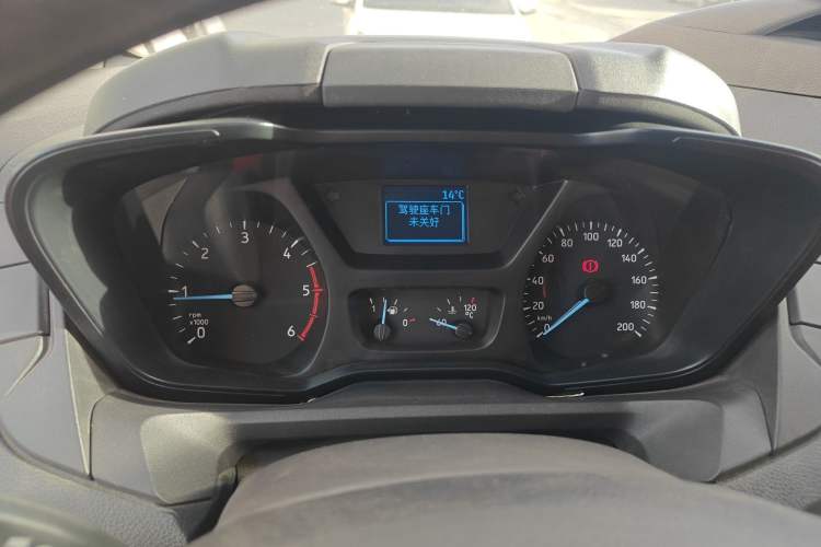 Used Ford Transit 2017 2.0T Diesel Van Short Wheelbase Low Roof China IV Standard
