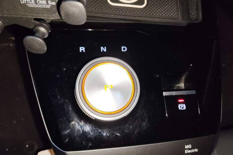 Used MG 4 EV 2023 415 km Range Sea-Faring Champion Edition Gear Lever