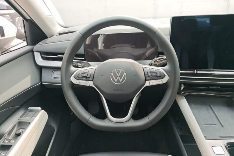 Used Volkswagen Sagitar 2026 Model L 300TSI DSG Luxury Version
