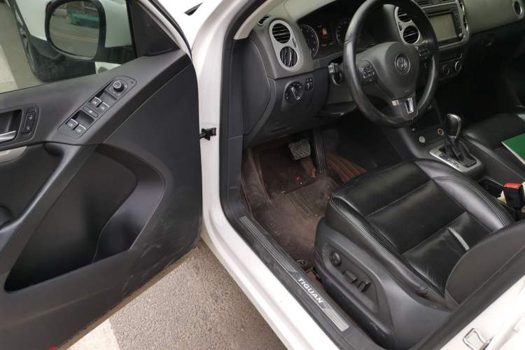 Used Volkswagen Tiguan 2015 1.8TSI Automatic All-Wheel-Drive Luxury Model Driver Seat