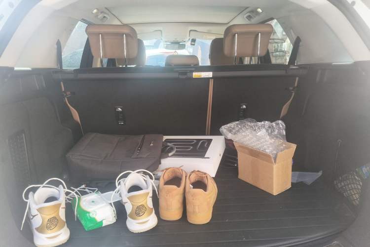 Used Land Rover Discovery Sport 2025 249 PS Performance Tech Edition Trunk