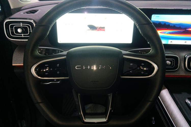 Used Chery Tiggo 9 C-DM 2025 1.5T 106KM Ultra-Comfort Edition 5 Seats Lithium-NMC Steering Wheel
