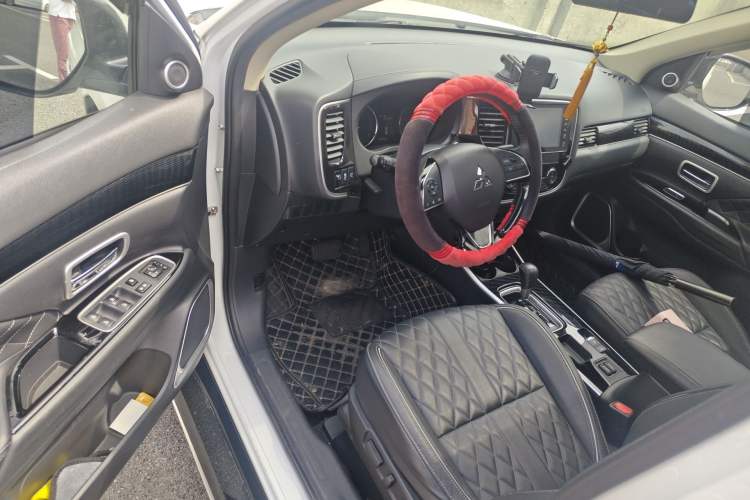 Used Mitsubishi Outlander 2021 2.0L Two-Wheel Drive Comfort Edition 5 Seats Driver Seat