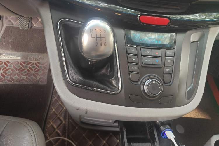 Used JAC Group Refine M5 2014 1.9T Diesel Manual Business Edition
