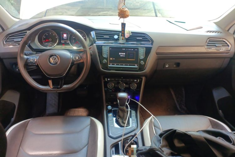 Used Volkswagen Tiguan L 2017 330TSI Automatic Two-Wheel Drive Luxury Edition Center Console