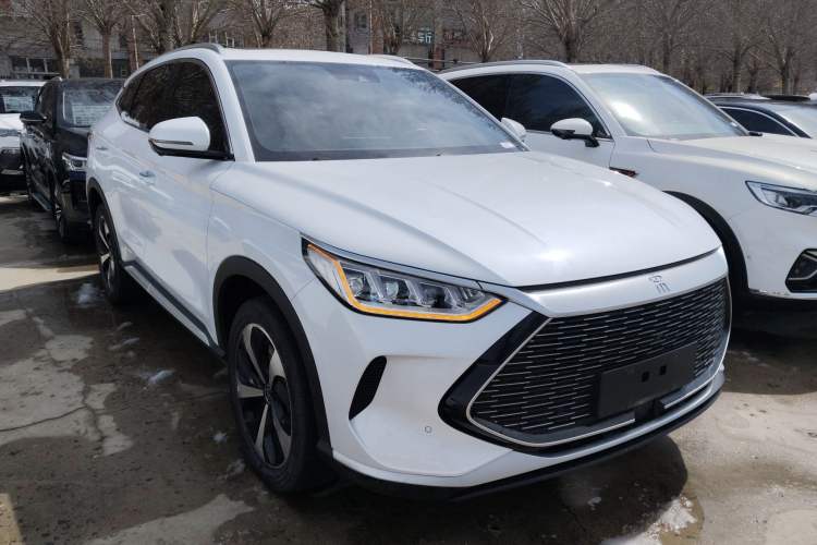 Used BYD Song PLUS New Energy 2021 DM-i 51KM Prestige Model Front Right 45 Deg