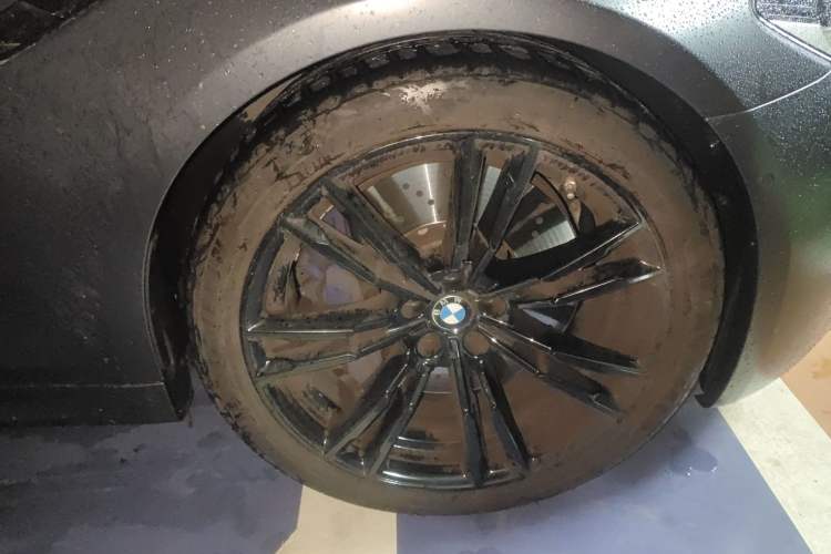 Used BMW M5 2019 M5 Thunder Edition Right Front Wheel Hub