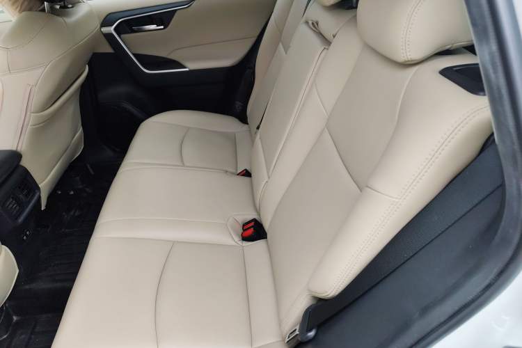 Used Toyota RAV4 2020 Dual-Engine 2.5L E-CVT Four-Wheel Drive Elite Edition Left Rear Seat