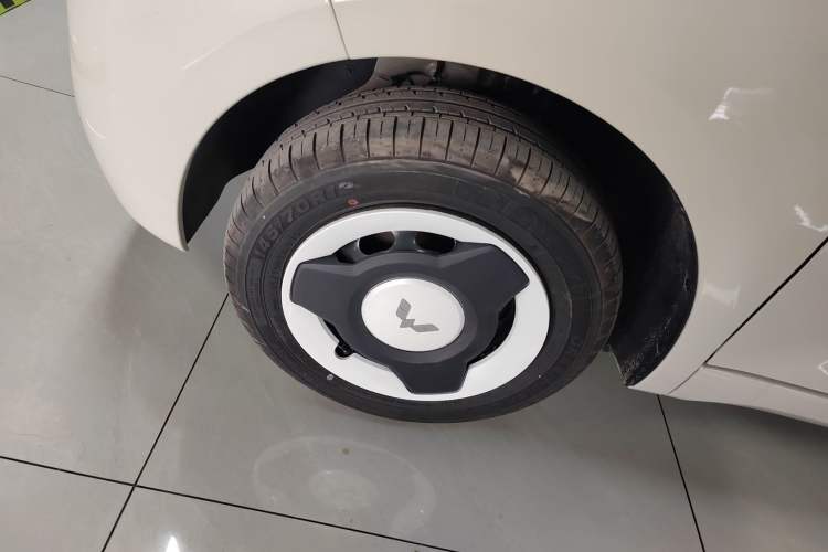 Used Wuling Hongguang MINIEV 2024 3rd Generation 215km Youth Edition Left Front Wheel Hub