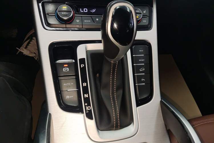 Used Geely Auto Emgrand X7 Sport 2016 1.8TD Automatic ZhiZun Version Gear Lever