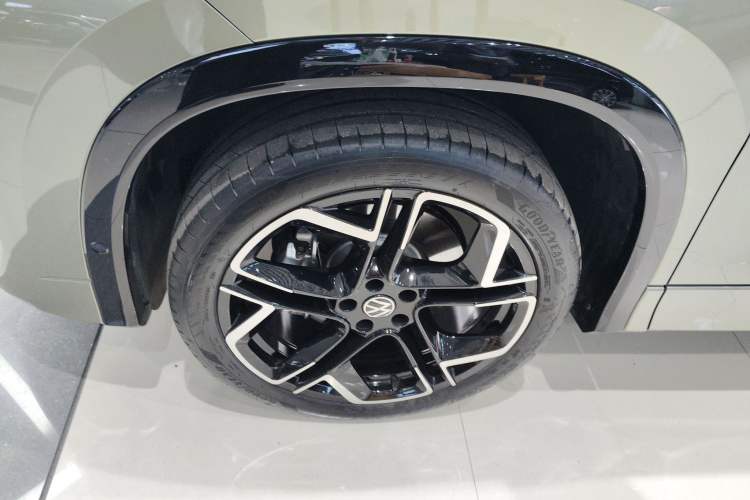 Used Volkswagen Tayron 2025 Tiguan L 380TSI 4Motion Luxury Easy Package Exterior 4