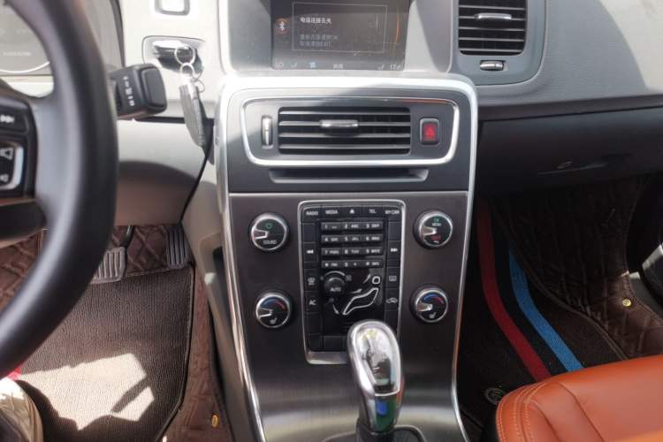 Used Volvo S60 2013 T5 Zhiya Edition Audio And AC Panel