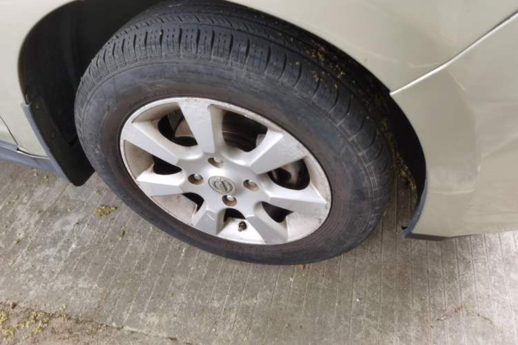 Used Nissan Tiida Sedan 2006 1.6JE AT Right Front Wheel Hub