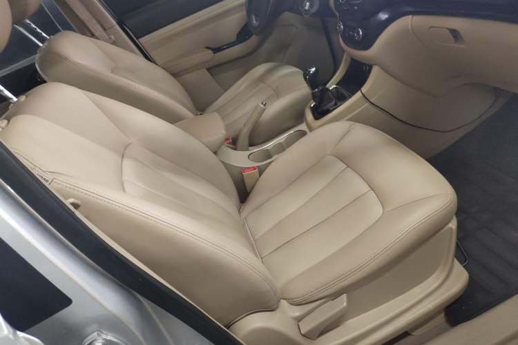 Used Baojun 730 2015 1.8L Manual Luxury Navigation ESP Version 7-seater
