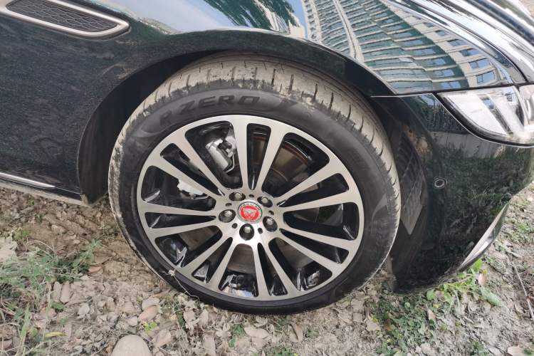 Used Jaguar XFL 2025 Model—2.0T P250, Two-Wheel Drive, Premium Luxury Edition