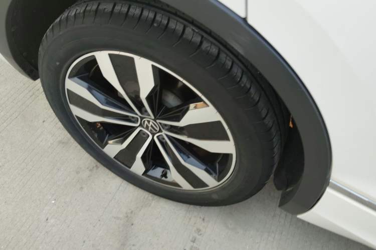 Used Volkswagen Tiguan L 2022 330TSI Automatic Two-Wheel Drive R-Line Enhanced Edition Exterior 5