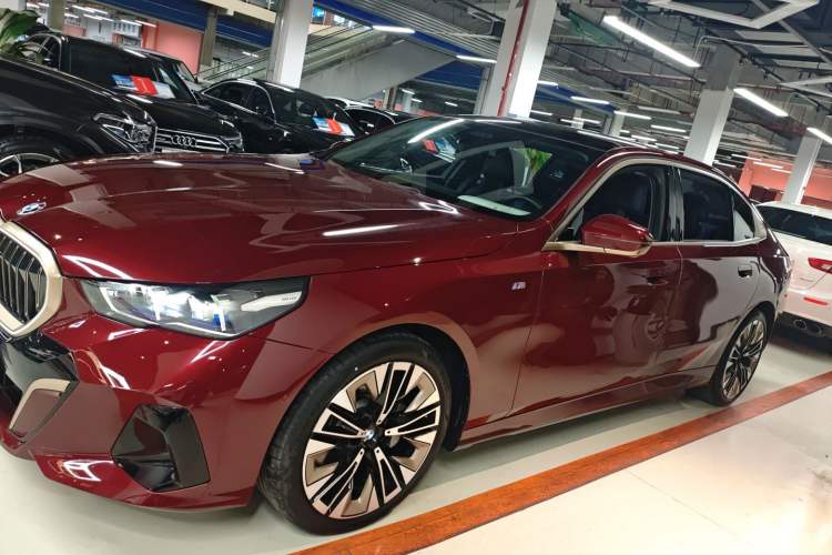 Used BMW 5 Series 2024 530Li Luxury Edition M Sport Package
