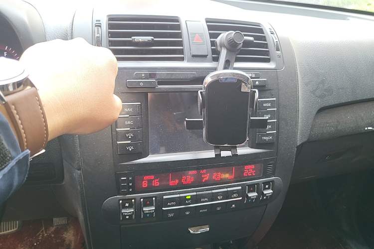 Used Kia Borrego 2013 3.8L Luxury Edition China V standard Audio And AC Panel