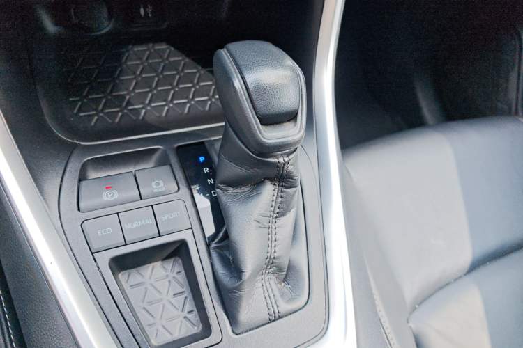 Used Toyota Wildlander 2021 2.0L CVT Two-Wheel Drive Luxury Edition Gear Lever