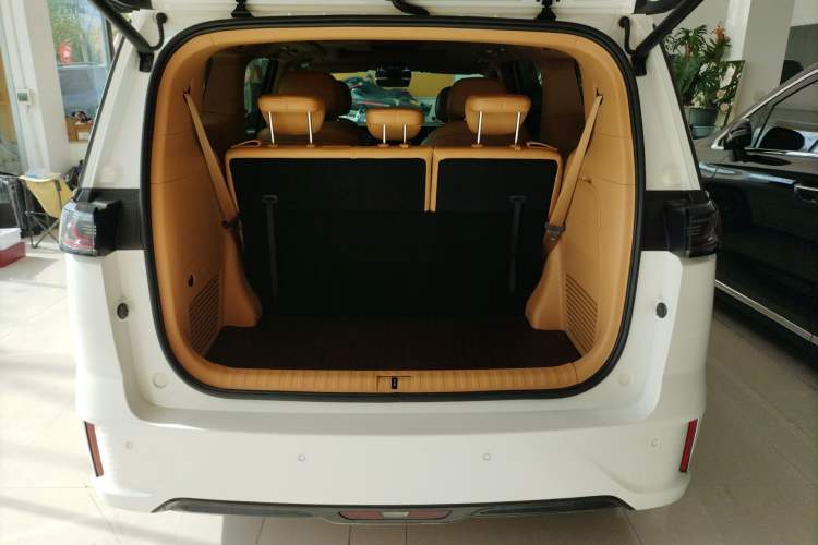 Used VOYAH Dream 2022 Low-Carbon Edition Dream+ Smart Enjoyment Package Trunk