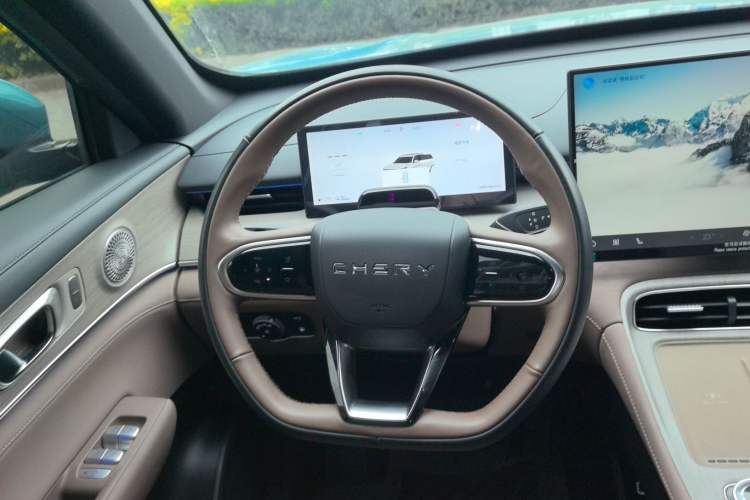 Used Chery Tiggo 8 PLUS C-DM 2025 1.5T 116 km Prestige Version 5 Seats