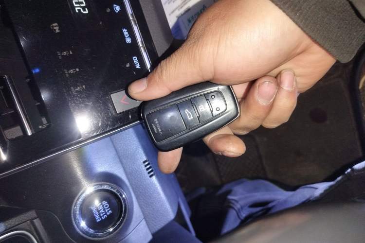 Used Toyota Avalon 2019 2.0L XLE Premium Edition China VI