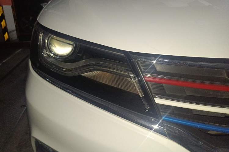 Used Roewe RX5 2018 20T Two-Wheel Drive Automatic Internet Smart Edition
