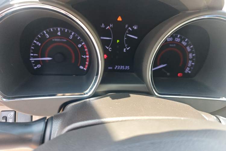 Used Toyota Highlander 2012 2.7L Two-Wheel Drive 7-Seater Luxury Edition Odometer Close Up