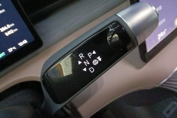 Used XPeng X9 2024 702 Ultra-Long Range Max Gear Lever