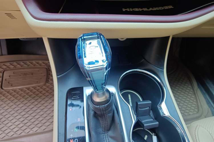 Used Toyota Highlander 2015 2.0T Two-Wheel Drive Luxury Edition 7 Seats
