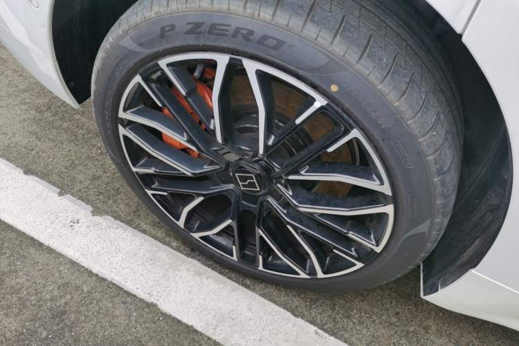 Used Zeekr 001 2025 YOU Edition 100 kWh All-Wheel Drive Right Rear Wheel Hub