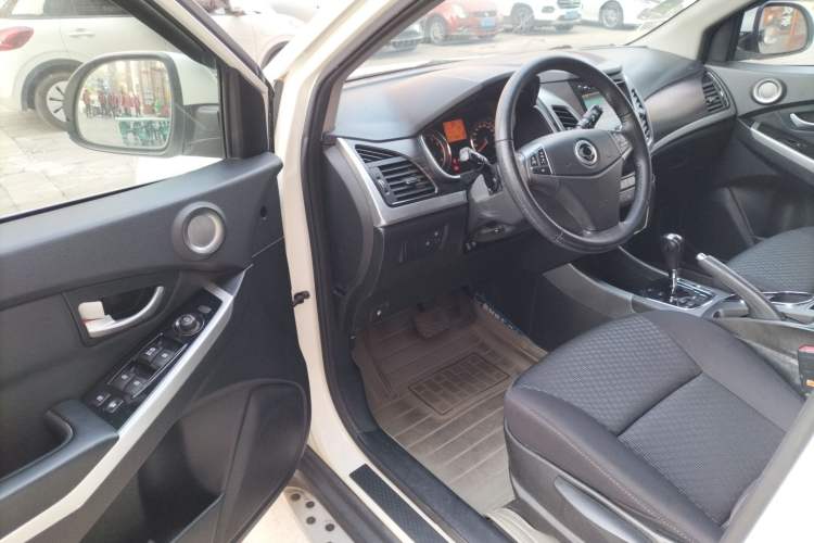 Used SsangYong Korando 2014 2.0L Gasoline Two-Wheel Drive Automatic Elite Navigation Edition