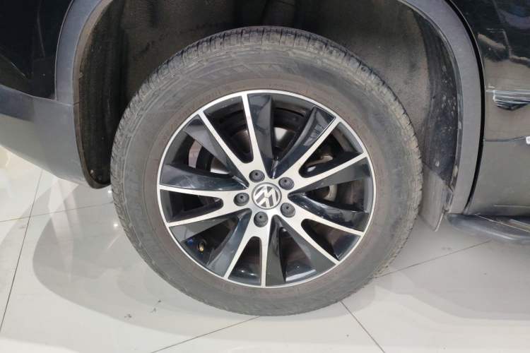 Used Volkswagen Tiguan L 2015 1.8TSI Automatic All-Wheel-Drive Luxury Model