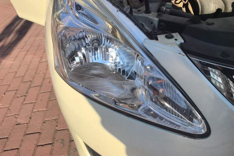 Used Nissan Tiida 2011 1.6L CVT Smart Version Right Front Headlight