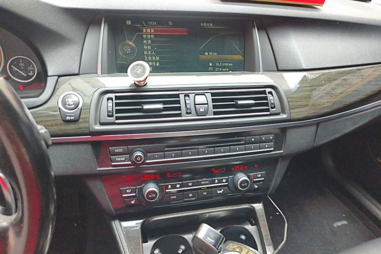 Used BMW 5 Series 2014 535i Design Package Model Audio And AC Panel