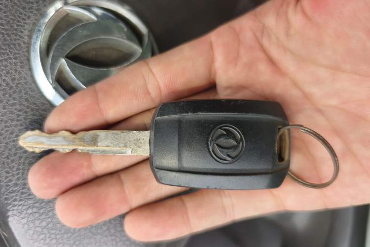 Used Dongfeng Shuaike 2013 Revised Version 1.5L Manual Standard Trim 5 Seats China V Emission Standard Vehicle Key