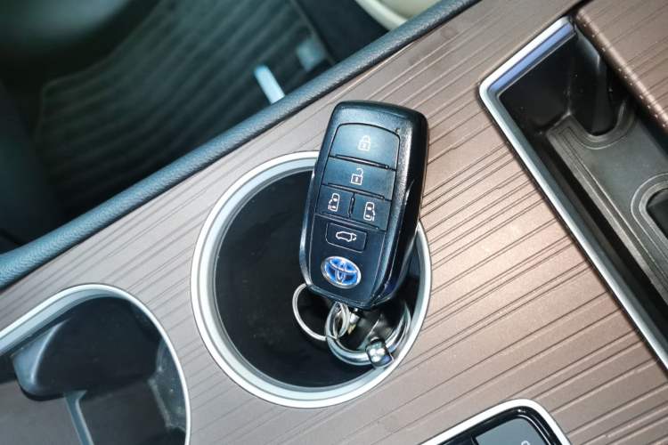 Used Toyota Granvia 2022 2.5L Hybrid Premium Edition Interior 1