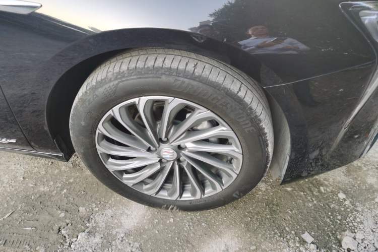 Used Buick LaCrosse 2023 28T Prestige Edition Right Front Wheel Hub