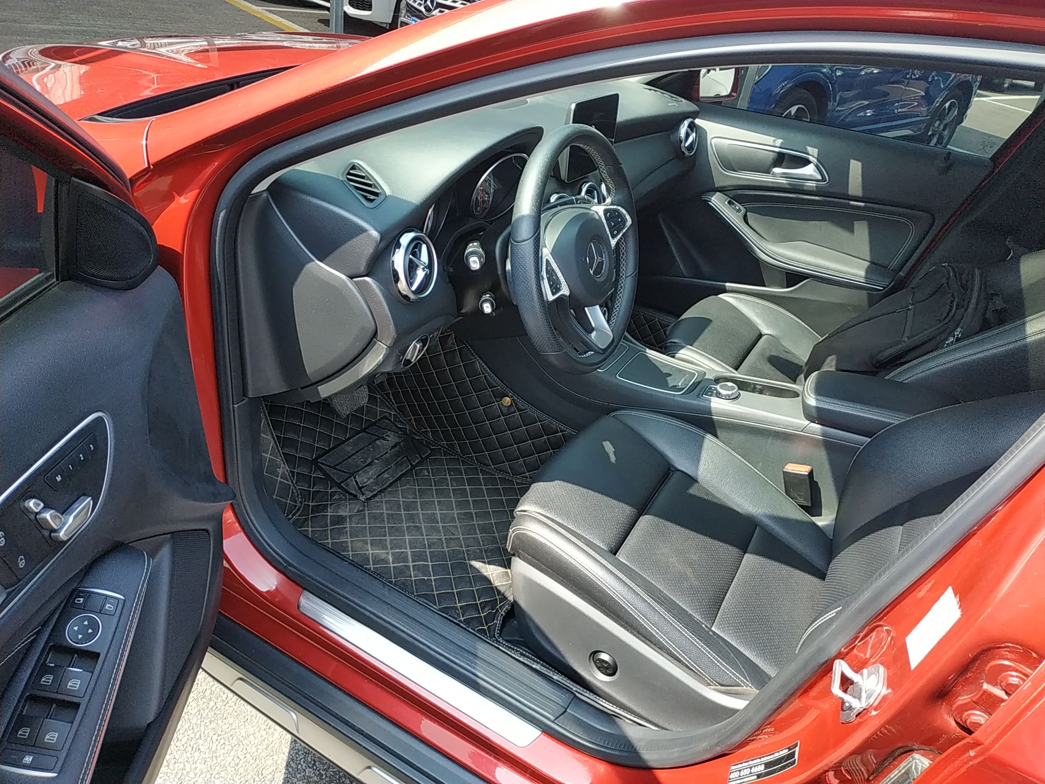 المقاعد الأمامية داخل السيارة