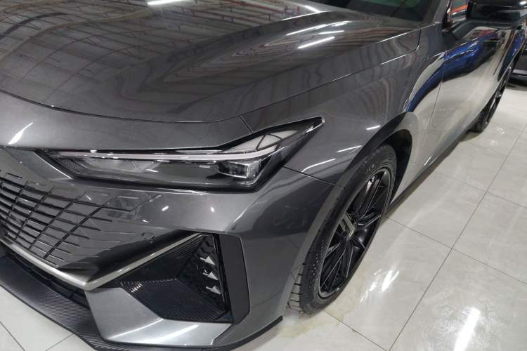 Used Changan UNI-V 2024 1.5T High-Energy Version
