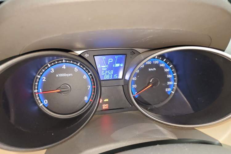 Used Hyundai ix35 2010 2.0L Automatic Two-Wheel Drive New Edition GL Odometer Close Up