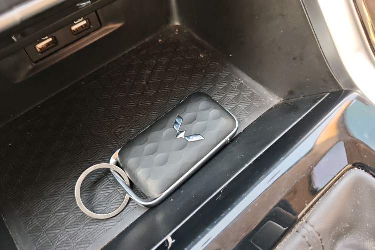 Used Wuling Asta 2022 2.0L DHT Electric-Speed Version
